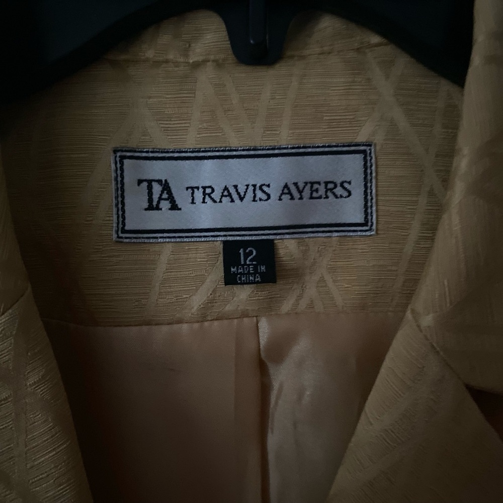 Blazer - Picture 3 of 3